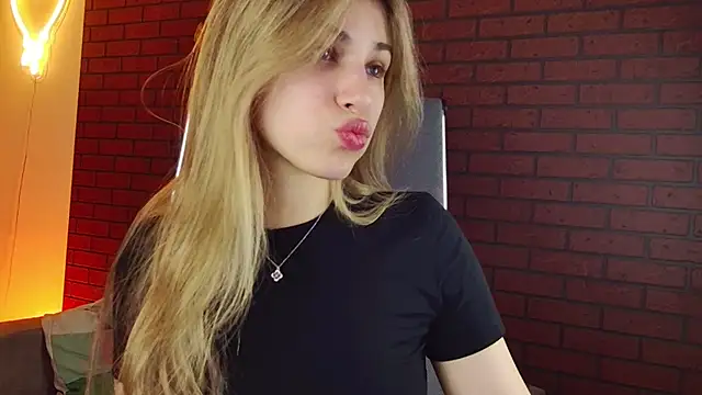 EllieCutes online show from November 28, 8:39 am