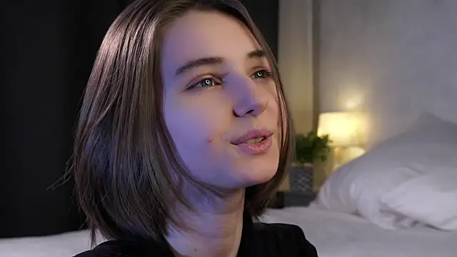 MeghanElson online show from April 18, 1:02 pm