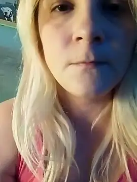 Snapshot of LaRa_forU chatting on September 10, 9:59 pm LaRa forU online show from September 10, 9:59 pm