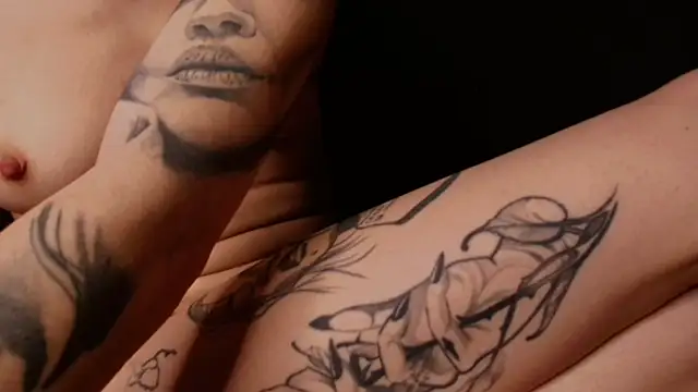 malvinawild online show from October 31, 9:02 am