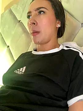 Snapshot of IsaValencia chatting on September 19, 5:28 am IsaValencia online show from September 19, 5:28 am