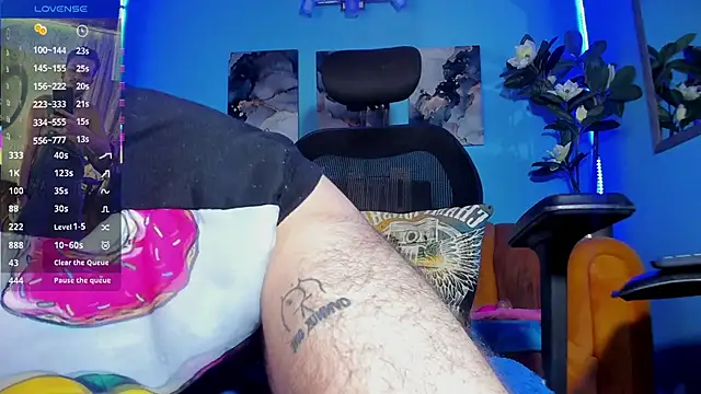 Snapshot of _hairybeard_ chatting on October 15, 5:54 am hairybeard online show from October 15, 5:54 am