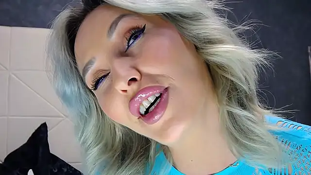IssaSmith online show from June 4, 7:24 am