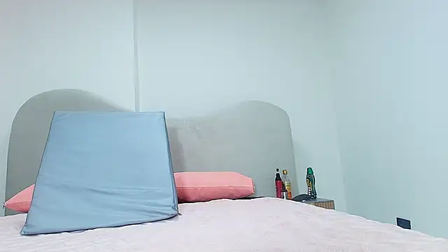 kira mz online show from November 11, 12:57 pm