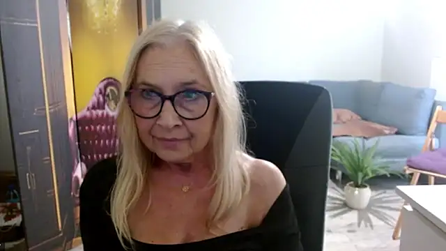 Snapshot of sofia_xkiss chatting on September 15, 1:52 pm sofia xkiss online show from September 15, 1:52 pm