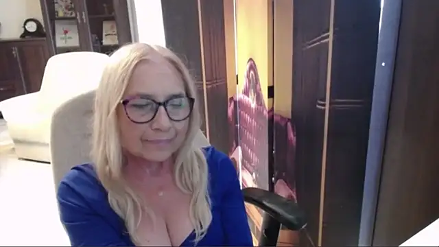 sofia xkiss online show from July 12, 1:45 pm