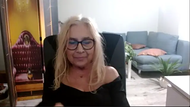 Snapshot of sofia_xkiss chatting on September 22, 2:37 pm sofia xkiss online show from September 22, 2:37 pm