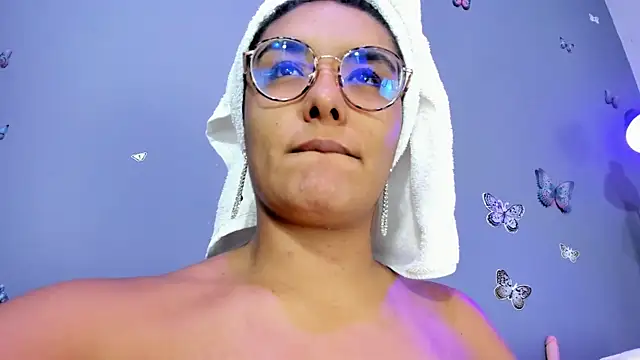 Kaira mosse online show from October 21, 12:20 pm