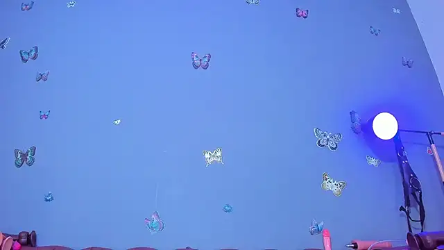 Kaira mosse online show from April 19, 6:10 pm