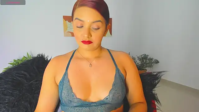 Snapshot of Melanyprada chatting on September 16, 2:41 am Melanyprada online show from September 16, 2:41 am