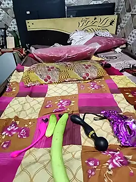 Snapshot of apki_cute_pihu chatting on September 28, 7:19 pm apki cute pihu online show from September 28, 7:19 pm
