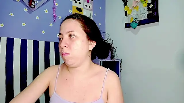 PetiteIvoryQueen19 online show from June 5, 7:25 am