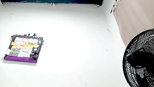 PetiteIvoryQueen19 online show from November 7, 4:18 am