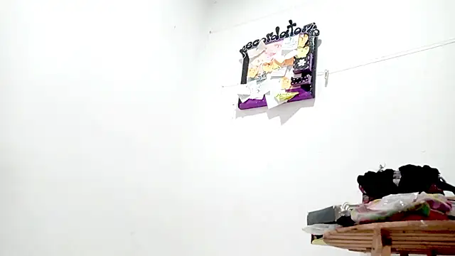 Snapshot of PetiteIvoryQueen19 chatting on September 14, 1:42 pm PetiteIvoryQueen19 online show from September 14, 1:42 pm