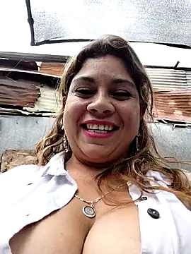 Laura-Hernandez online show from January 8, 5:50 pm
