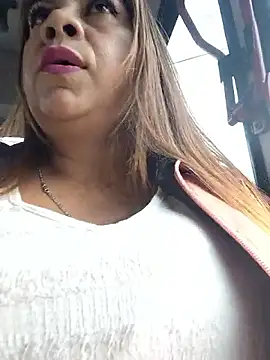 Laura-Hernandez online show from October 25, 2:57 pm