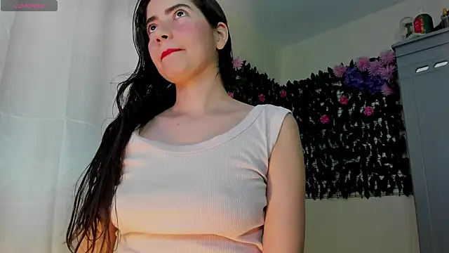 sweetieandjuicyy online show from June 10, 7:01 pm