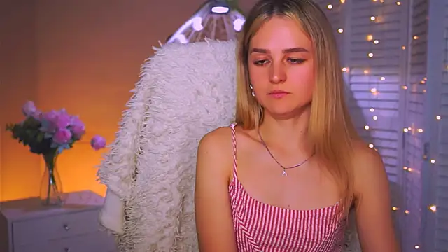 DeboraLarson online show from October 4, 7:14 am