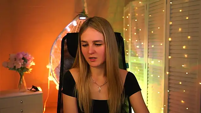 DeboraLarson online show from March 8, 4:49 am