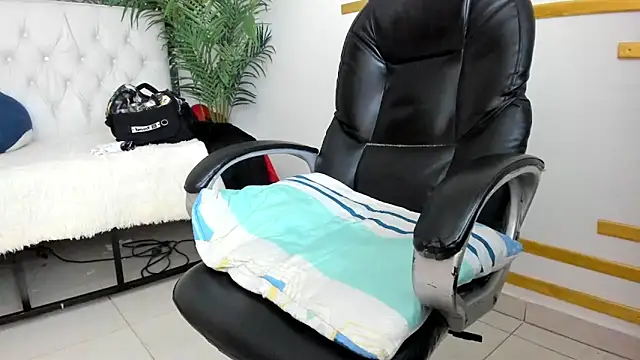 candiapole online show from March 8, 12:09 pm