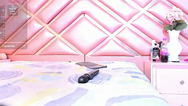 ElisabethMassey online show from February 18, 8:57 am