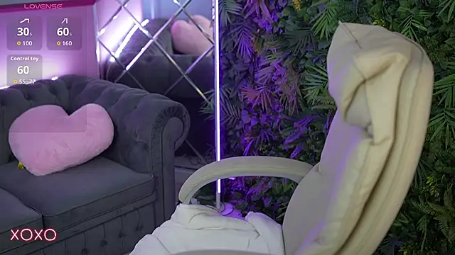 YourLolaBunny online show from June 1, 6:26 am