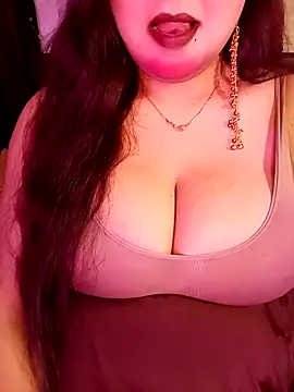 Suhanakhan00 online show from March 22, 5:30 pm