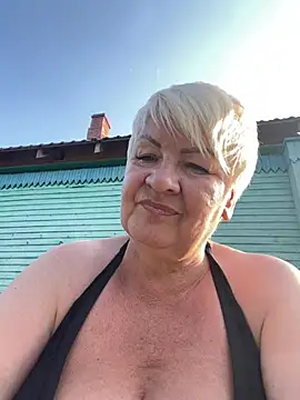 Laura Millf online show from July 28, 3:21 pm