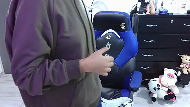 thomascooper7 online show from January 12, 2:06 am