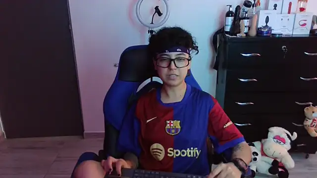 thomascooper7 online show from November 9, 9:33 pm