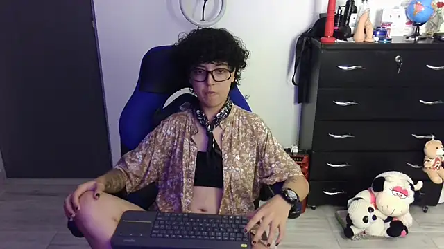 thomascooper7 online show from April 12, 10:56 pm