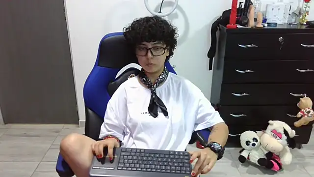 thomascooper7 online show from March 28, 7:57 pm