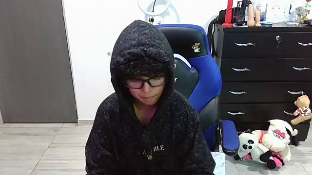 thomascooper7 online show from March 26, 1:19 am