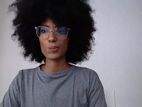 violettamartins online show from April 28, 8:46 pm