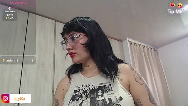 Snapshot of lily_f00x chatting on September 19, 12:48 pm lily f00x online show from September 19, 12:48 pm