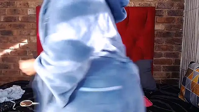 ThickPearlx23 online show from June 5, 6:39 am