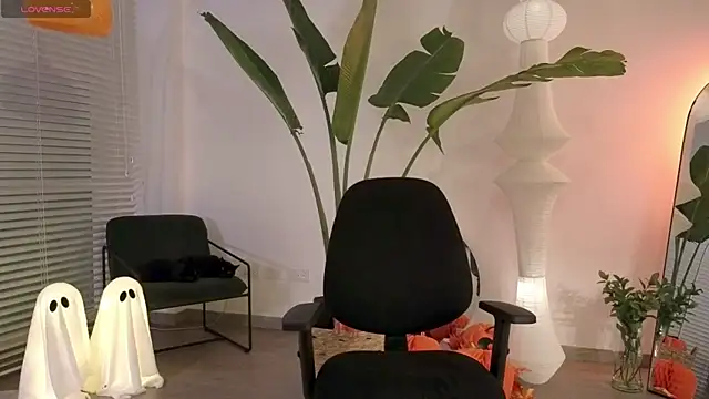 Snapshot of Siny_Moore chatting on October 12, 1:08 am Siny Moore online show from October 12, 1:08 am