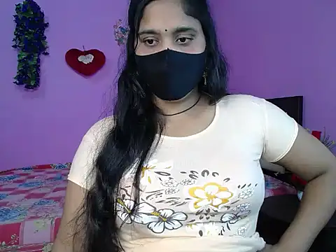 Hot Maleka online show from April 19, 6:10 pm