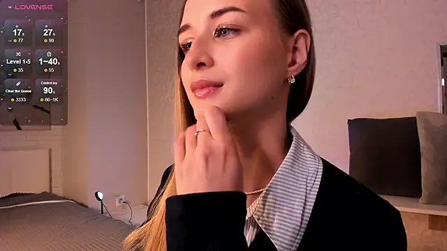 Snapshot of Tiffanyhunt chatting on October 14, 1:35 pm Tiffanyhunt online show from October 14, 1:35 pm