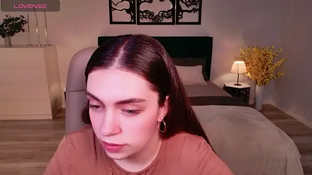 DaniellaLovely online show from December 14, 11:05 am