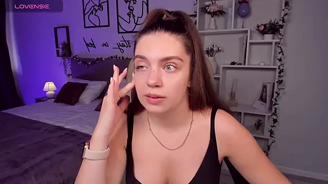 DaniellaLovely online show from September 24, 11:20 am