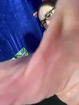 Cutebitchxh online show from May 11, 9:00 am