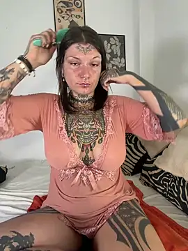lizzardqueeen online show from May 15, 12:05 am