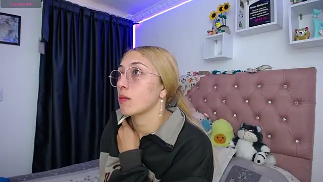 Soffy-brooks online show from December 16, 10:04 pm