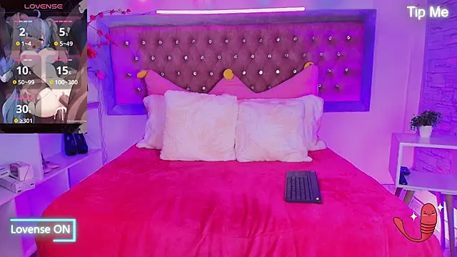 Snapshot of EmmaWilder chatting on October 10, 10:36 pm EmmaWilder online show from October 10, 10:36 pm