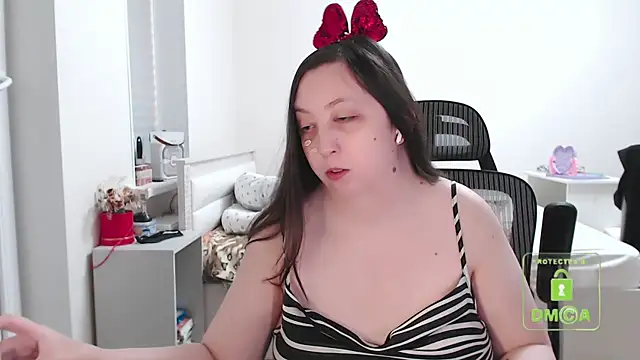 Snapshot of cute_and_hot chatting on October 16, 2:20 pm cute and hot online show from October 16, 2:20 pm