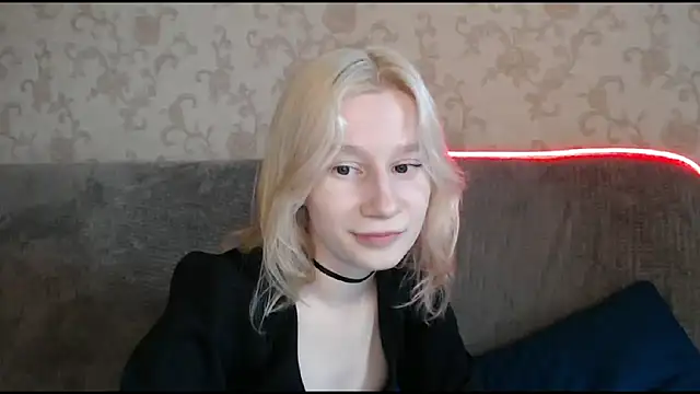 Snapshot of EnigmaSee chatting on September 22, 2:32 am EnigmaSee online show from September 22, 2:32 am