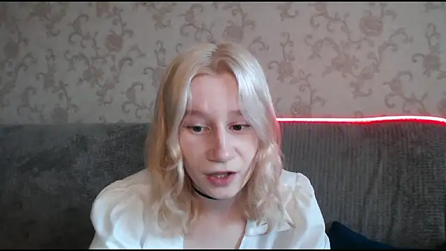 Snapshot of EnigmaSee chatting on September 21, 2:10 am EnigmaSee online show from September 21, 2:10 am
