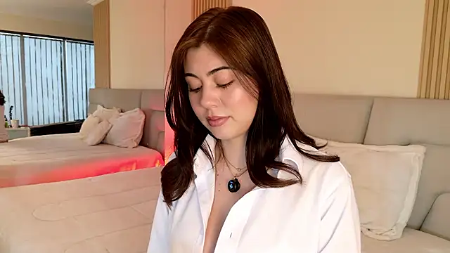 Zoe Benson online show from January 12, 12:10 pm