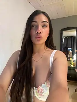 Snapshot of emmily_d chatting on October 18, 10:00 pm emmily d online show from October 18, 10:00 pm